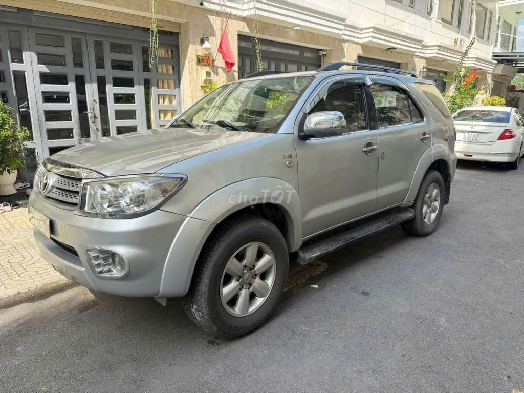 Toyota Fortuner 2010 photo 3