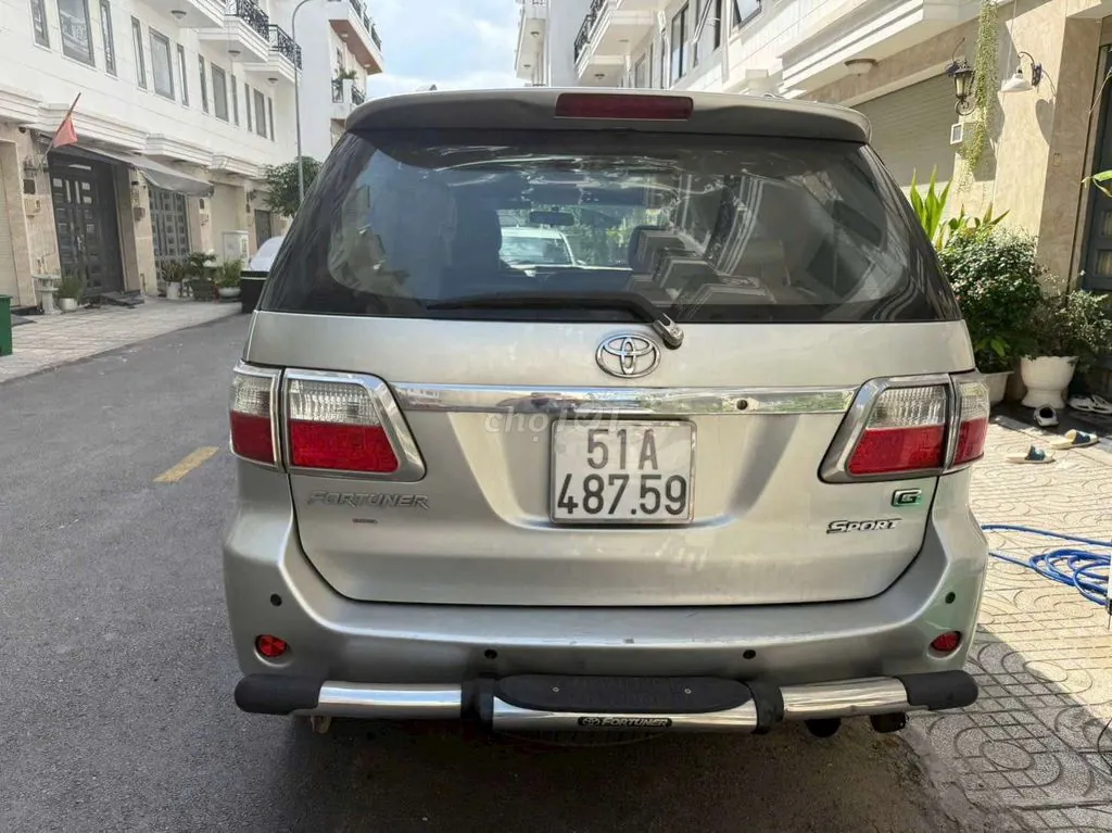 Toyota Fortuner 2010 photo 2