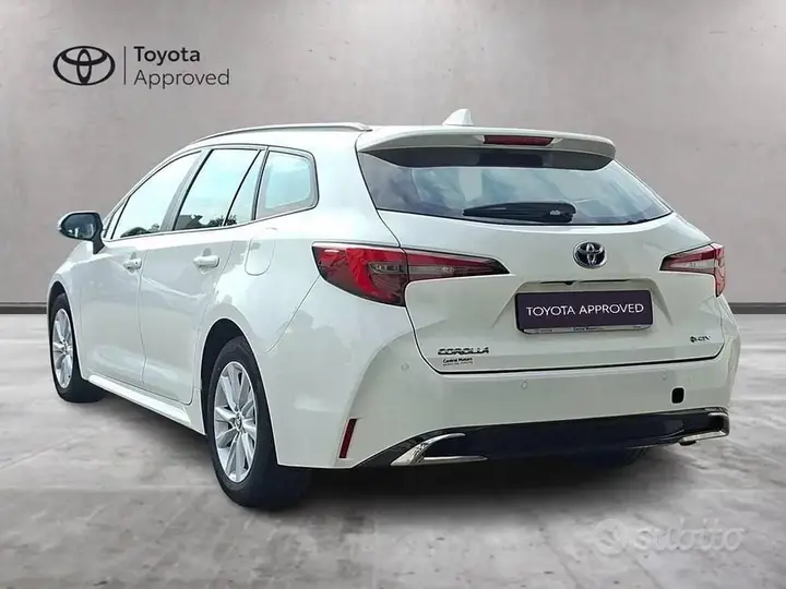 Toyota Corolla Touring Sports 2024 photo 2