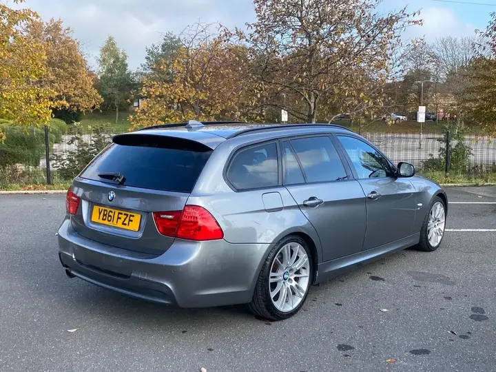 BMW 3 Series 2012 photo 2