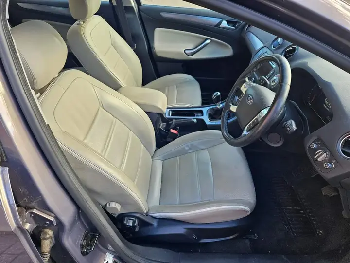 Ford Mondeo 2011 photo 4