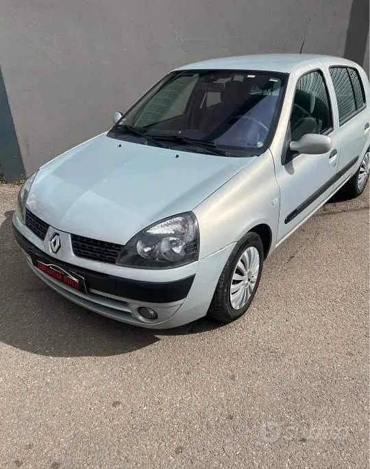 Renault Clio 2002 photo 2