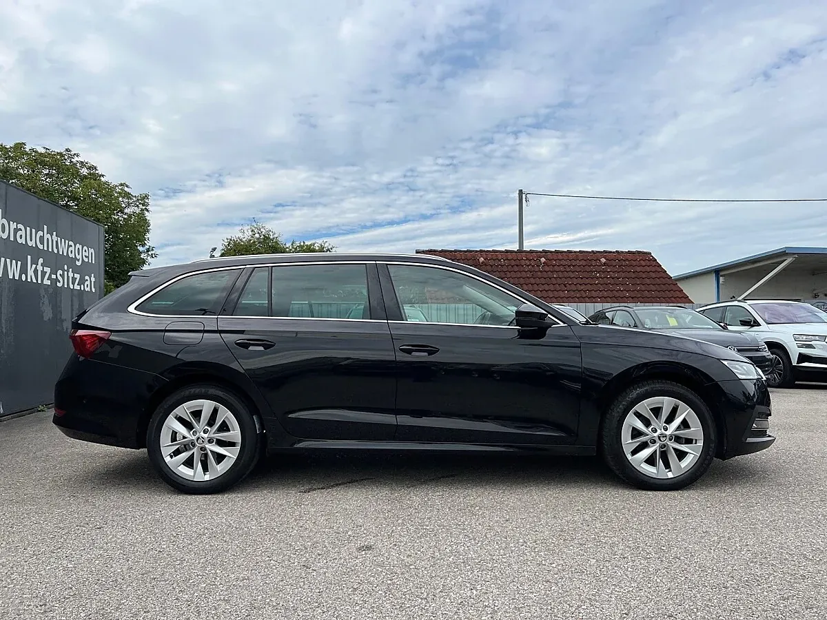 Skoda Octavia 2023 photo 2