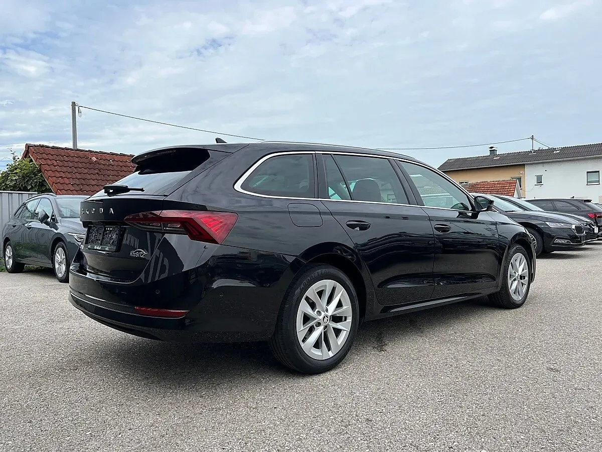 Skoda Octavia 2023 photo 3