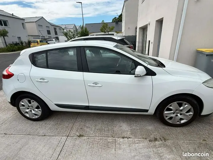 Renault Megane 2013 photo 2