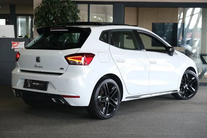 Seat Ibiza 2023 photo 2