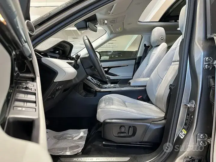 Land Rover Evoque 2023 photo 4