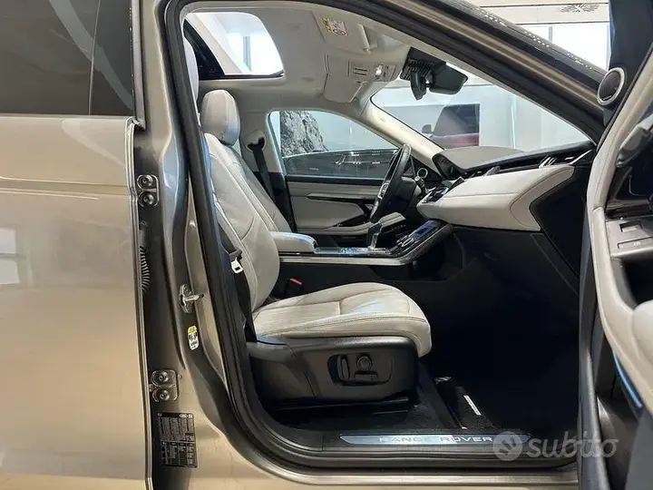 Land Rover Evoque 2023 photo 3