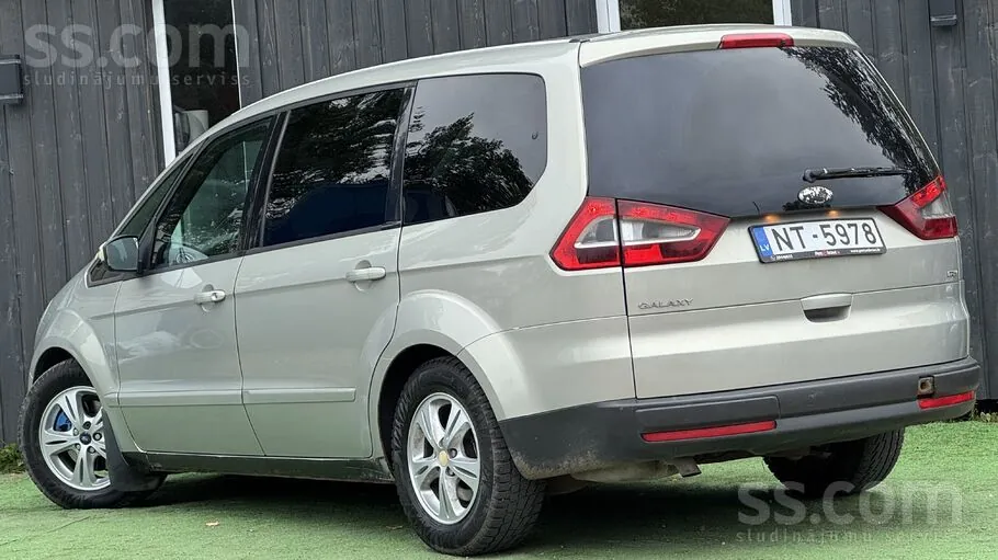 Ford Galaxy 2009 photo 4