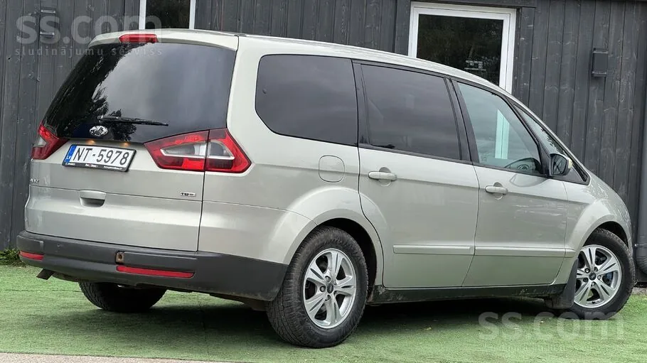 Ford Galaxy 2009 photo 3