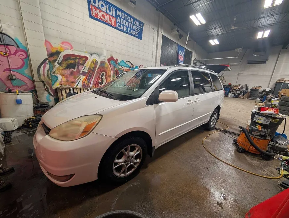 Toyota Sienna 2004 photo 2