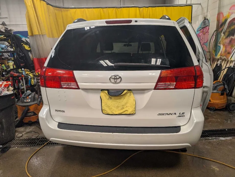 Toyota Sienna 2004 photo 3