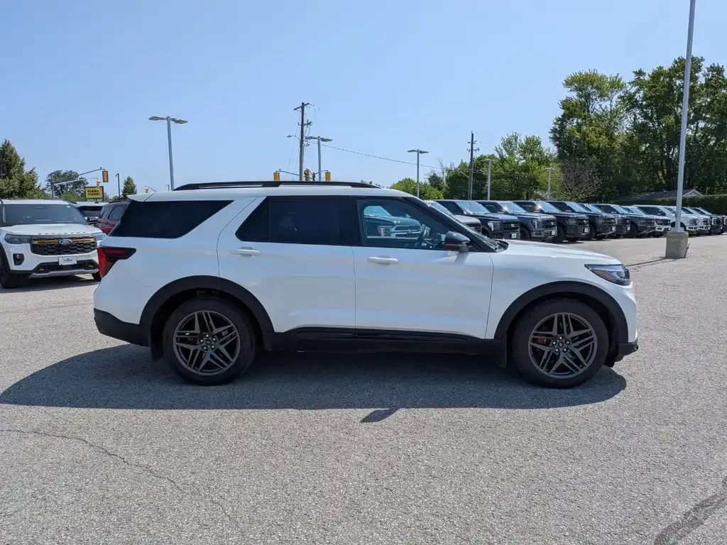 Ford Explorer 2025 photo 4