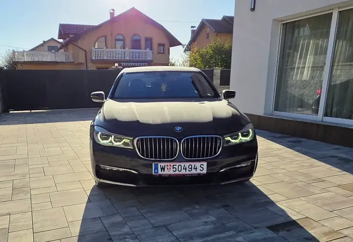 BMW 7 Series 2016 photo 2