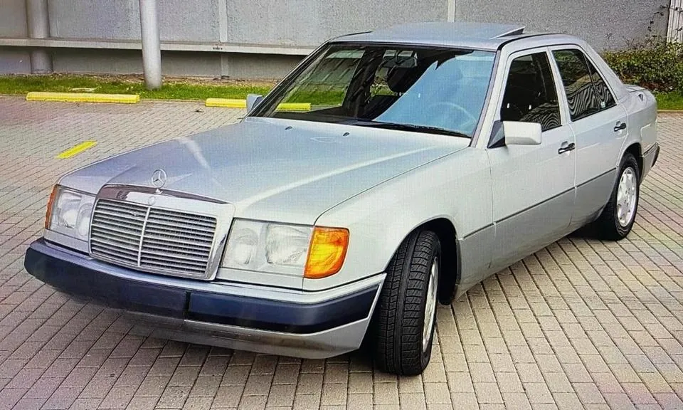 Mercedes-Benz 200E