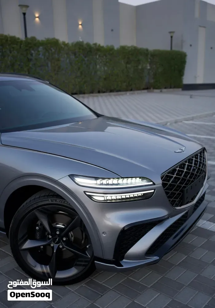 Genesis Gv70