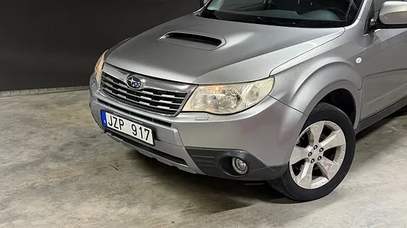 Subaru Forester 2010 photo 2