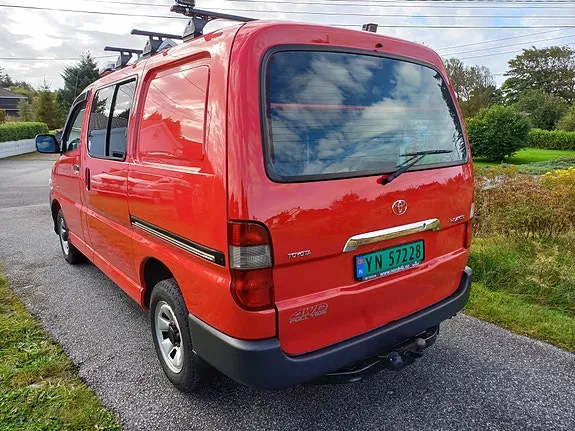 Toyota Hiace 2012 photo 4