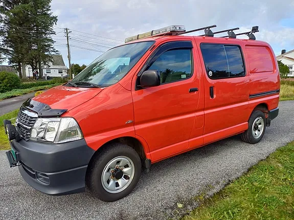 Toyota Hiace 2012 photo 2