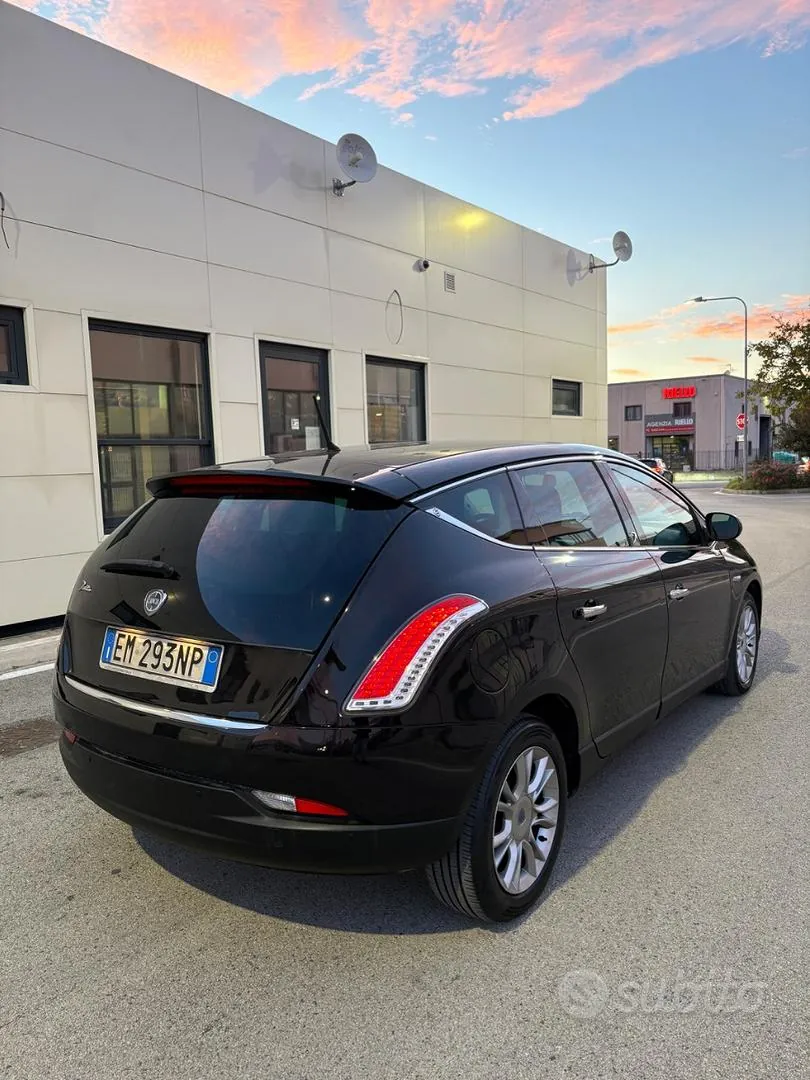 Lancia Delta 2012 photo 2