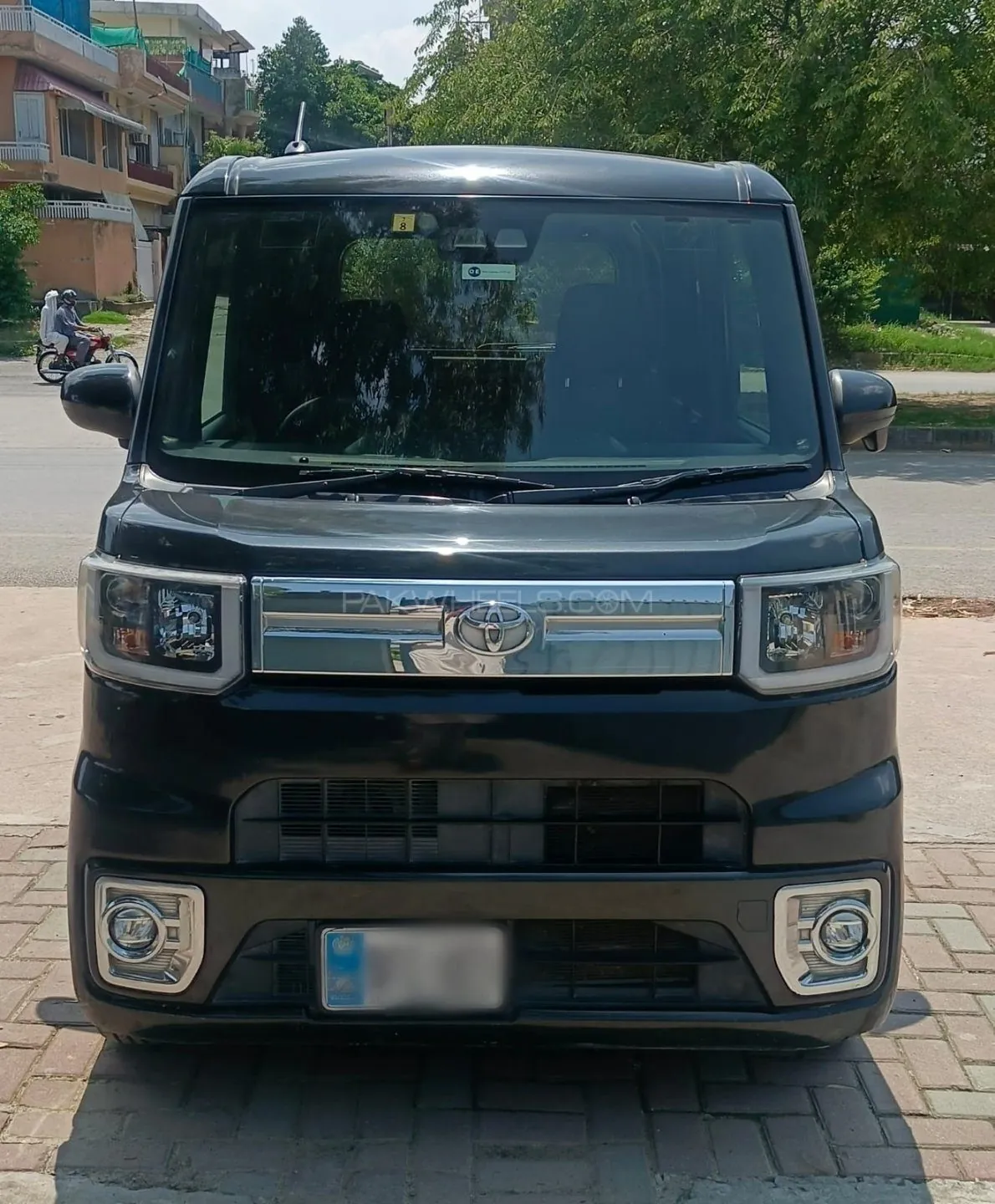 Toyota Pixis Mega