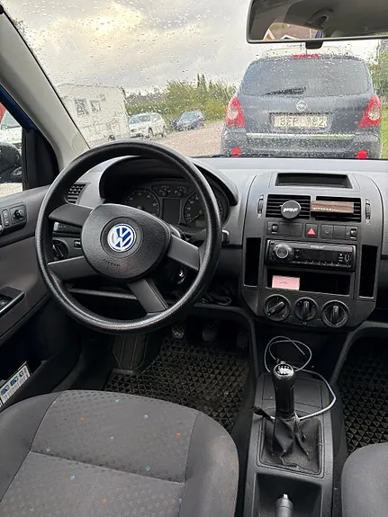 Volkswagen Polo 2002 photo 2