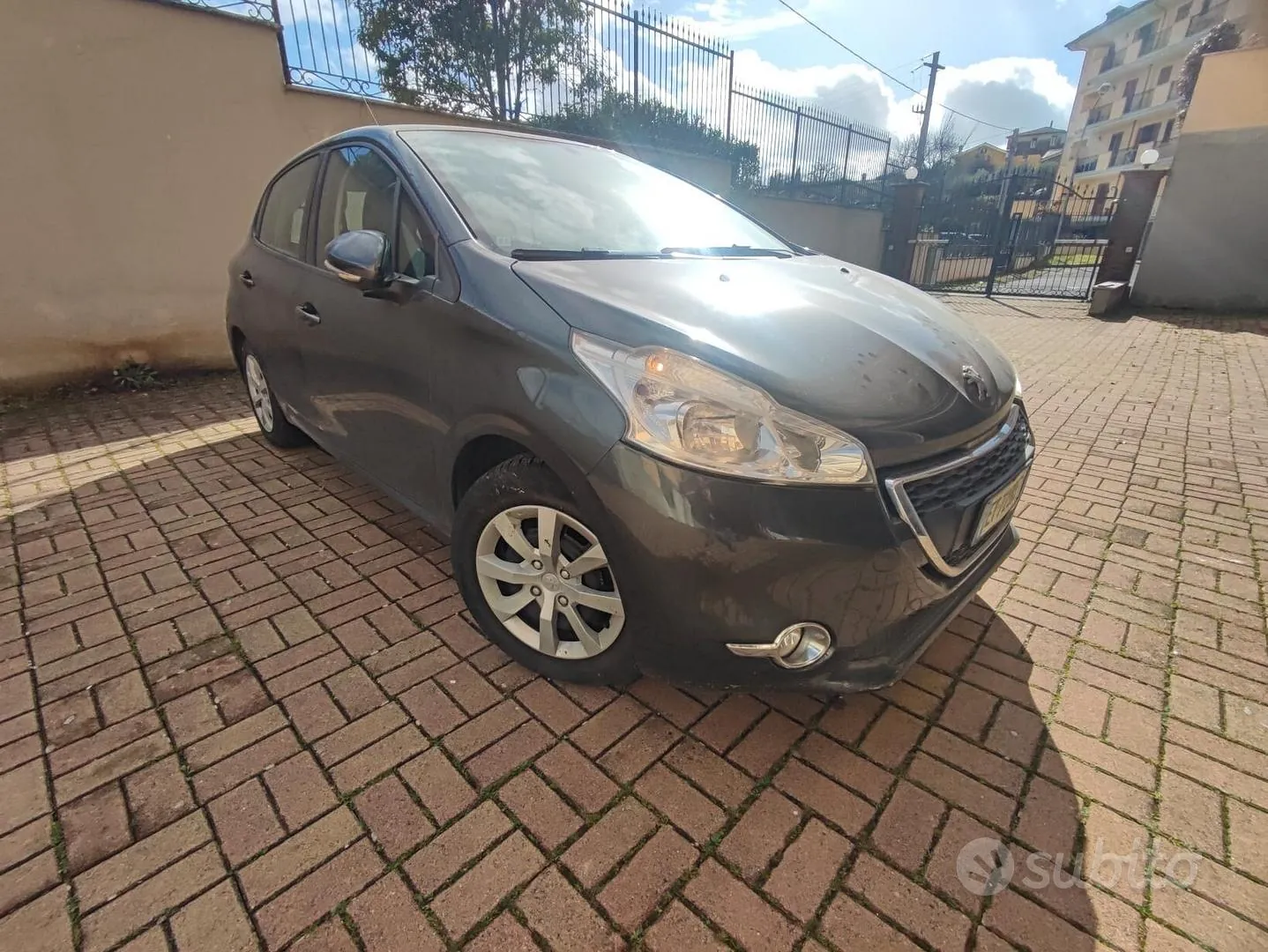 Peugeot 208 2014 photo 3