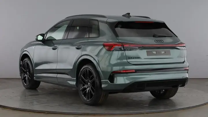 Audi Q4 E-Tron photo 3
