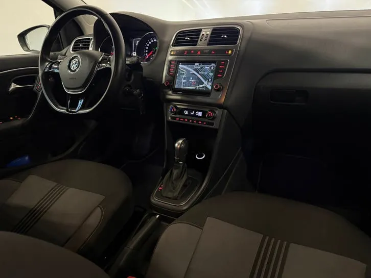 Volkswagen Polo 2016 photo 2