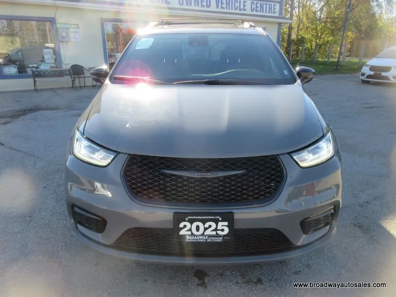 Chrysler Pacifica 2025 photo 5
