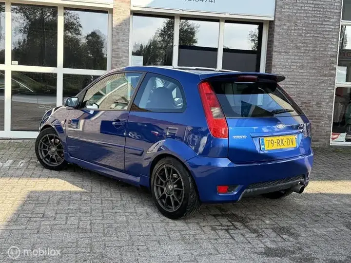 Ford Fiesta 2005 photo 3