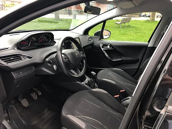 Peugeot 208 2012 photo 5