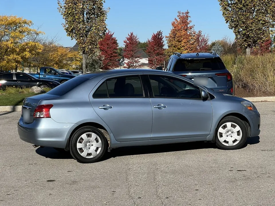 Toyota Yaris 2011 photo 2