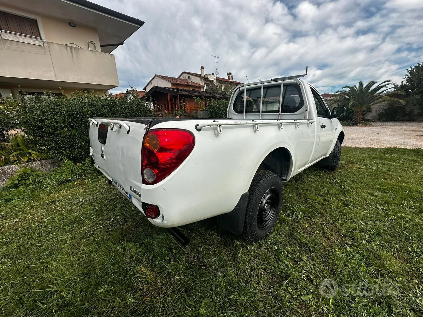 Mitsubishi L200 2013 photo 2
