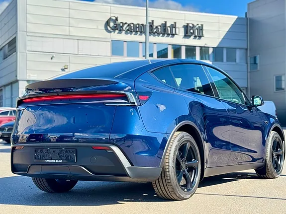 Tesla Model Y 2026 photo 4
