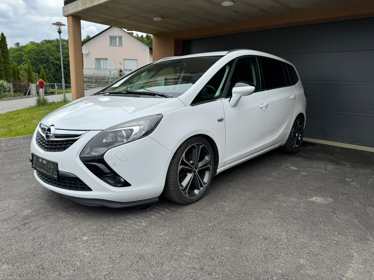 Opel Zafira Tourer 2012 photo 2