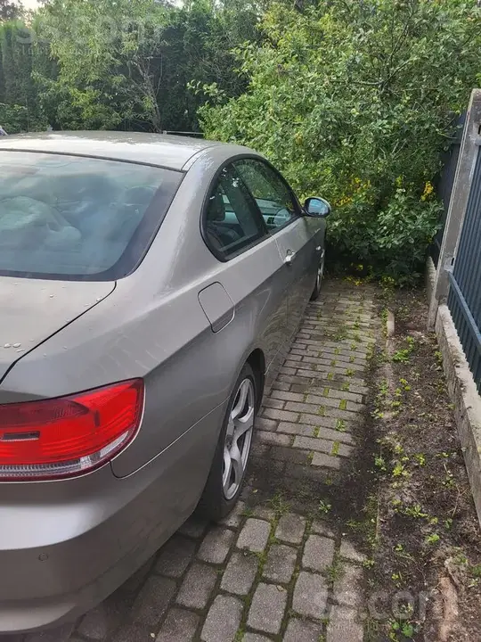 BMW 320 2009 photo 2