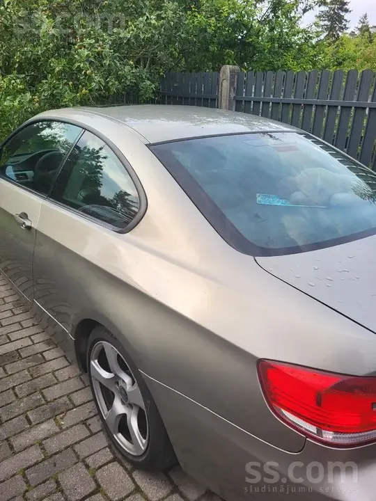 BMW 320 2009 photo 3