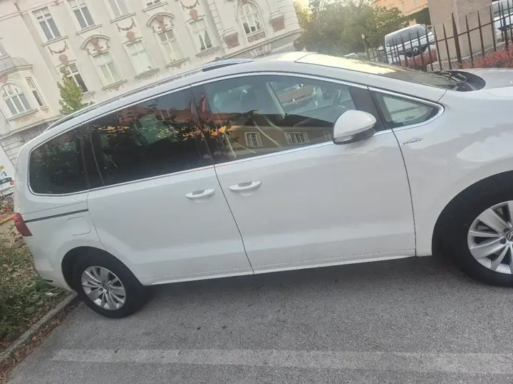 Volkswagen Sharan 2012 photo 3