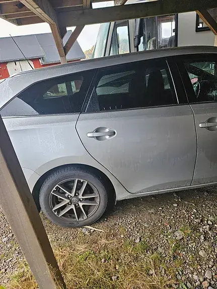Toyota Auris 2014 photo 2
