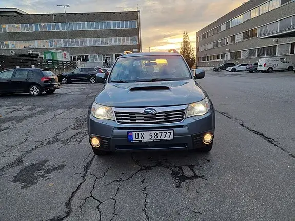 Subaru Forester 2010 photo 2