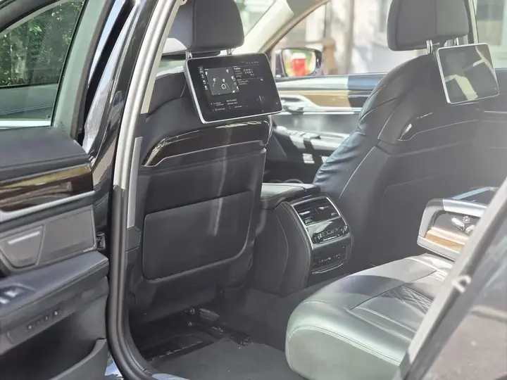 BMW 7 Series 2021 photo 4
