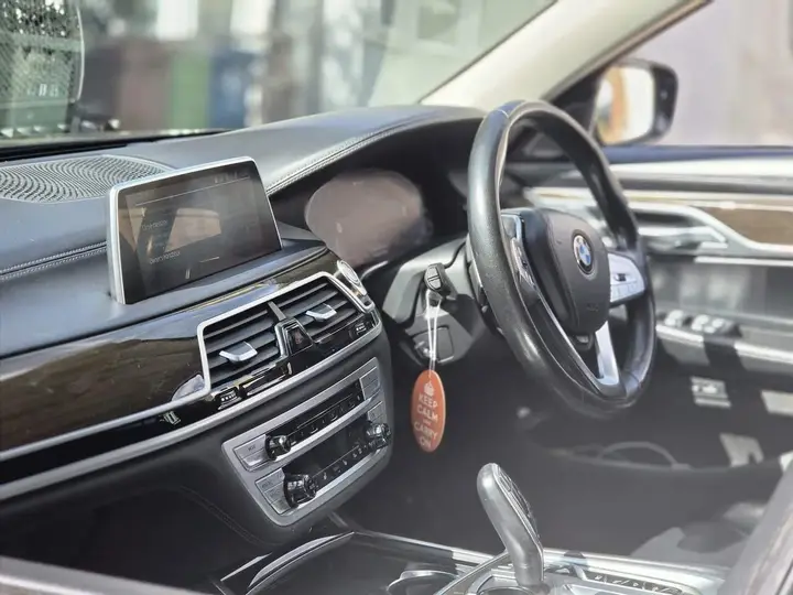 BMW 7 Series 2021 photo 5