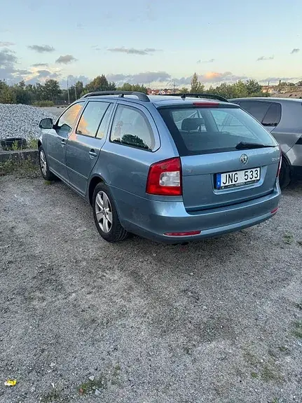 Skoda Octavia 2009 photo 2