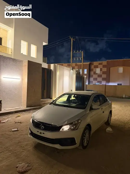 Toyota Belta 2024 photo 2