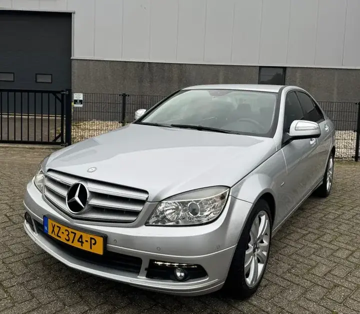 Mercedes-Benz C180