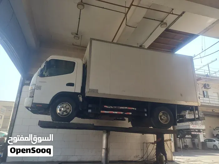 Mitsubishi Canter 2009 photo 2