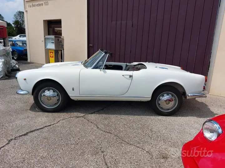 Alfa Romeo Giulietta Spider 1960 photo 4