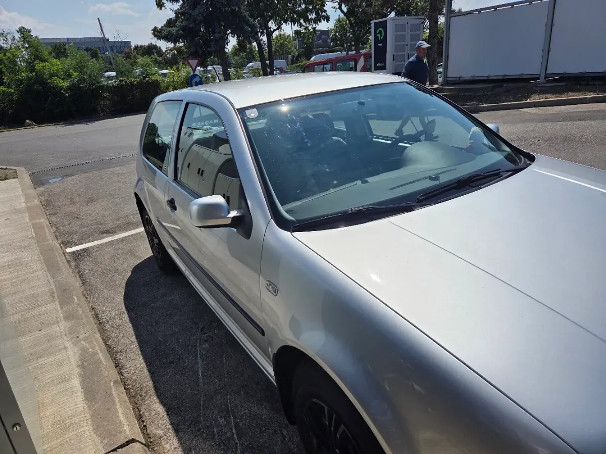 Volkswagen Golf 2002 photo 2