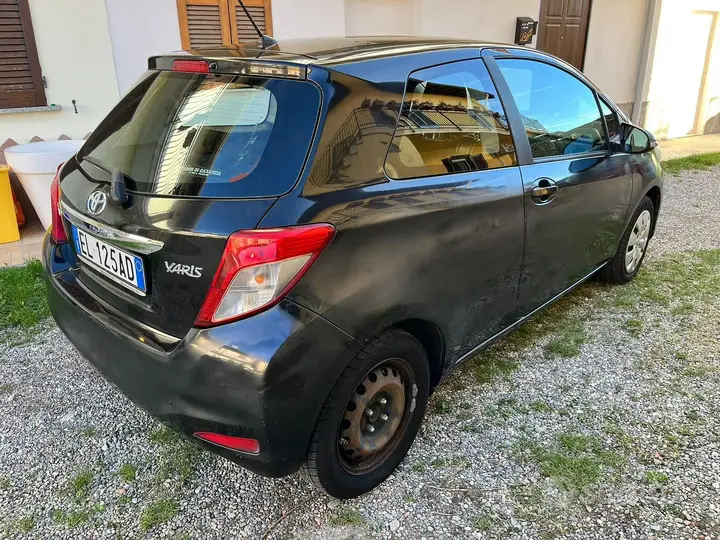 Toyota Yaris 2012 photo 3